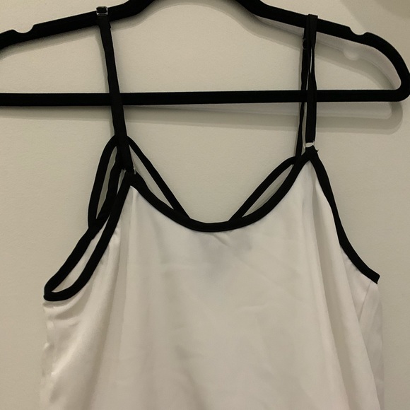 Brandy Melville Fianna tank in black and white - Picture 7 of 7